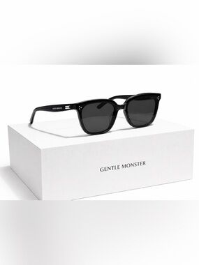 GENTLE MONSTER Black Square Men's Sunglasses
